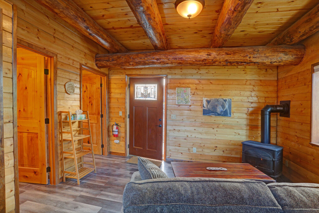 beluga-lake-cabins-4-livingroom