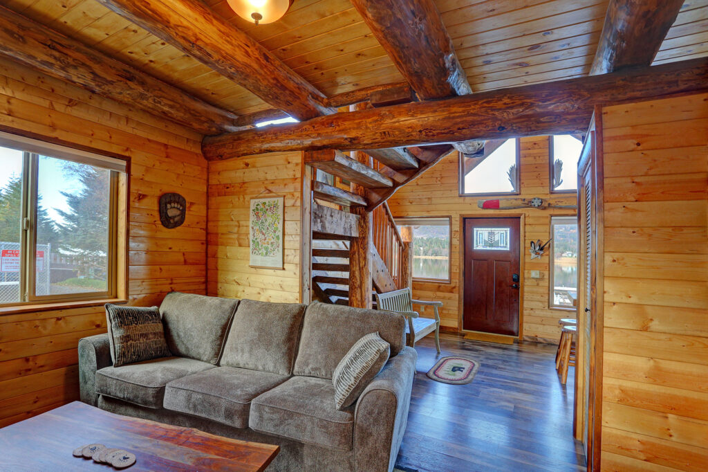 beluga-lake-cabins-4-livingroom-2